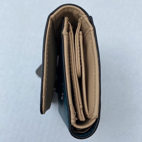 New GUESS Women’s Wallet - Picture 2 of 6